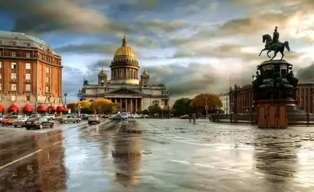 Город мостов - Санкт-Петербург входит в Список ЮНЕСКО как город, в котором под патронаж взят весь исторический центр.