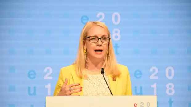 Министр экономики Австрии: Вена не будет отказываться от СП-2 по желанию других стран