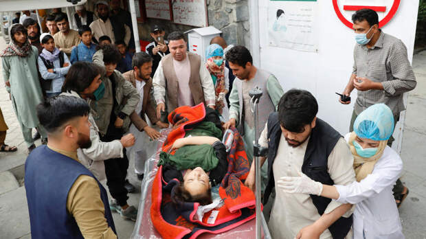 При взрывах у школы в Афганистане погибли 27 человек и 52 пострадали