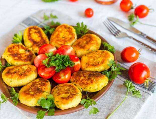 Картофельные котлеты с яблоком. \ Фото: chefmarket.ru. Картофельные котлеты с яблоком. \ Фото: chefmarket.ru.