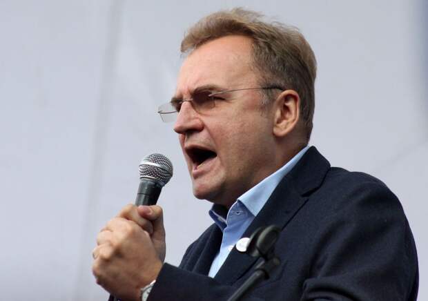 Мэр Львова Андрей Садовой неоднократно возлагал цветы 9 мая