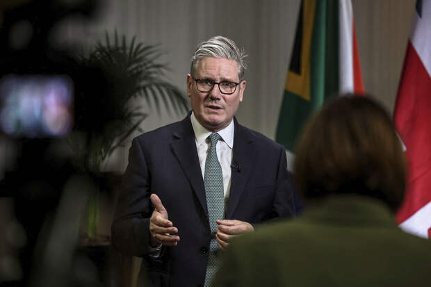 Spectator: скандал с Эпштейном может стоить Стармеру кресла премьера