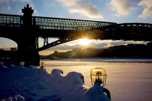 В небе над Москвой заметили редкое явление