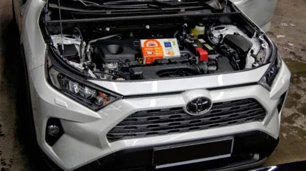 Хитрые водители к зиме начали ставить в двигатель копеечную пробку для слива масла с подогревом