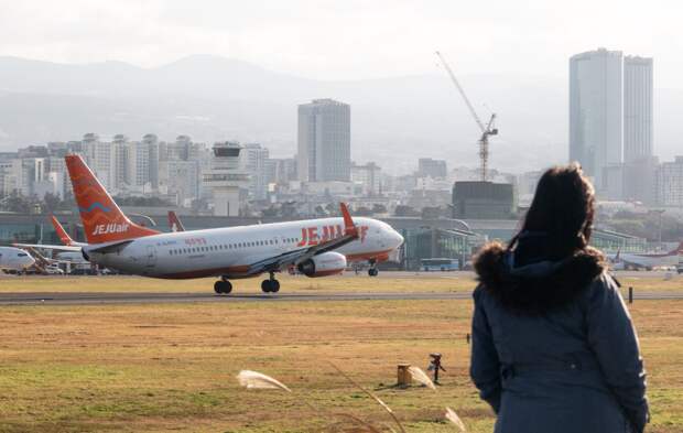 Специалисты извлекли данные одного черного ящика самолета Jeju Air