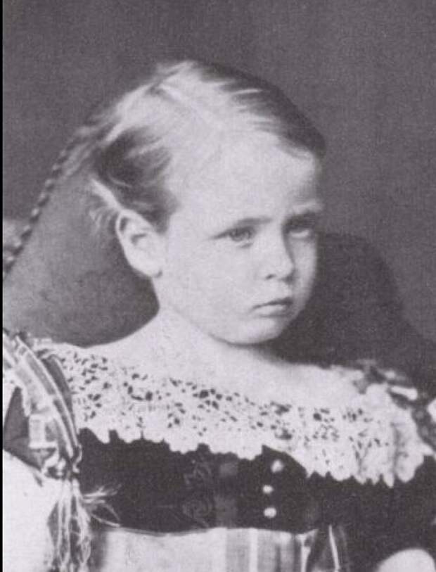 Фридрих. Внук королевы Виктории, был болен.