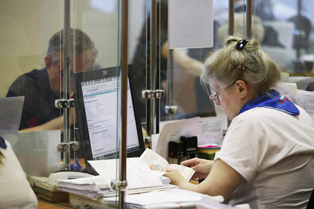 Выбор способа выплат в отделении Социального фонда РФ. Фото © ТАСС / RBC / Владислав Шатило