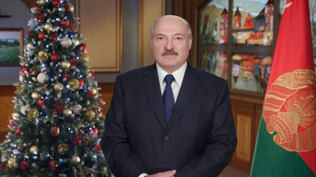 Традиционно, в новогоднюю ночь, президенты разных стран говорят свою праздничную речь, в которой подводят итоги уходящего года и дают напутствия на будущий.-8