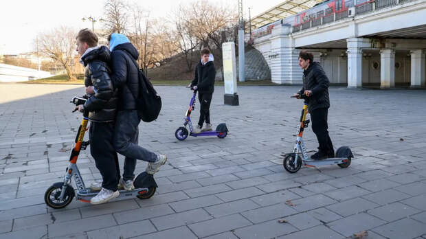 В Москве запретили аренду электросамокатов через два дня после начала сезона