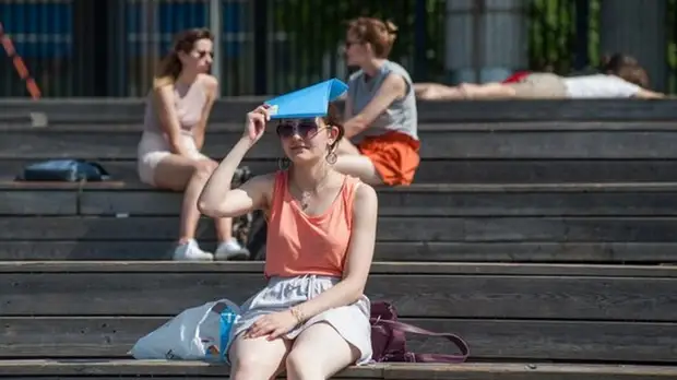 Врач рассказала, какие продукты помогут перенести жару