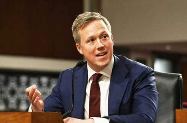 Министр армии США Дэниел Дрисколл - в Киеве: "Сейчас настало время для мира"