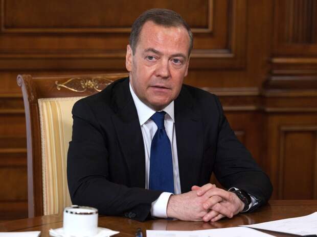 «Это умно?» Медведев высмеял планы Запада принудить Россию к перемирию