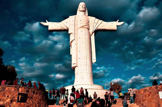 14 самых высоких статуй Христа