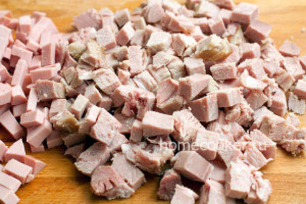 Narezannaya kolbasa 300x200 Солянка сборная мясная