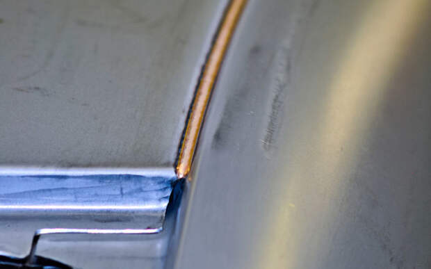 После минимальной механической обработки сплошной шов лазерной пайки пригоден к окраске без шпаклевания.