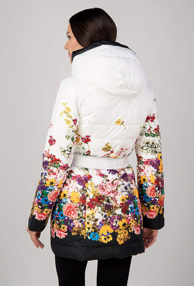 Выбирая новую одежду, важно обращать внимание не только на качество и красоту, но и на актуальность моделей. Дело в том, что вещи, которые давно вышли из моды и устарели, способны добавить возраст.-8