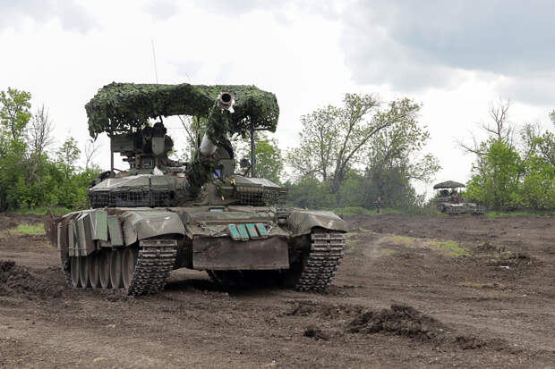 МО: танк Т-90М «Прорыв» уничтожил пехоту ВСУ на правом берегу Днепра