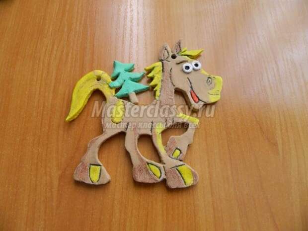 поделки из солёного теста. Лошадка