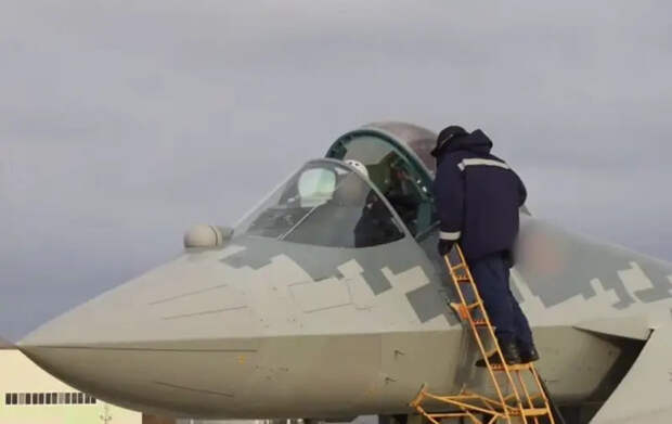 Российские ВКС получили очередную партию новых истребителей Су-57 и Су-35С