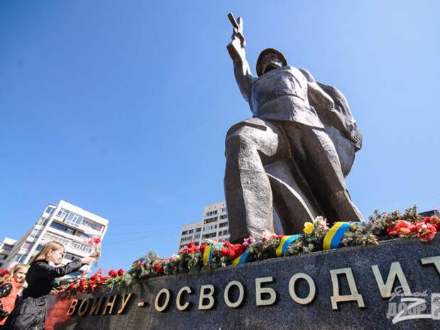 Казаков: союзные силы берут Харьков в полукольцо - мы видим улицы в бинокль