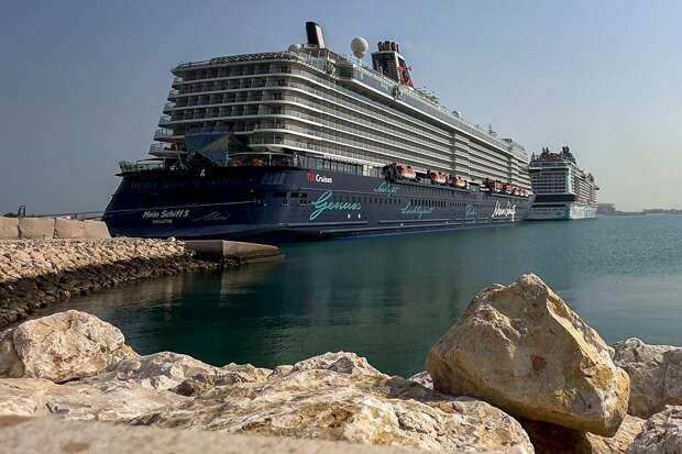 Застрявший в порту Дубая лайнер MSC Euribia отменил круиз