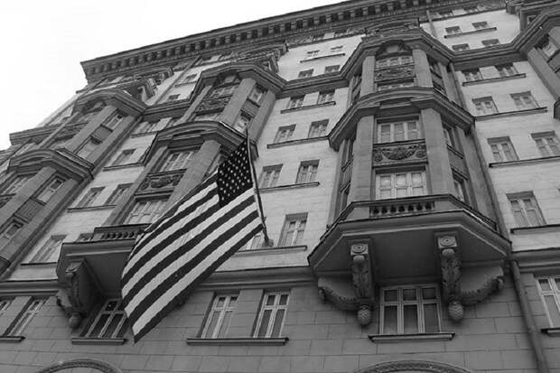 От запрета на найм местного персонала посольство США взвоет