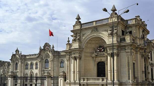 Перу разорвало дипотношения с Мексикой из-за убежища экс-премьеру Чавес