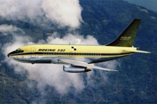 Boeing 737-100 в своём первом испытательном полёте