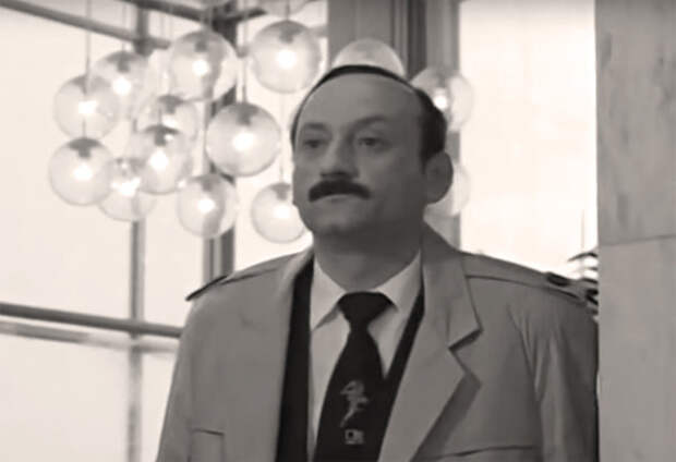 Семён Фарада в фильме "Чародеи"