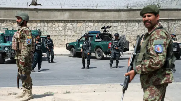 Президент Афганистана возложил вину за взрыв в Кабуле на талибов