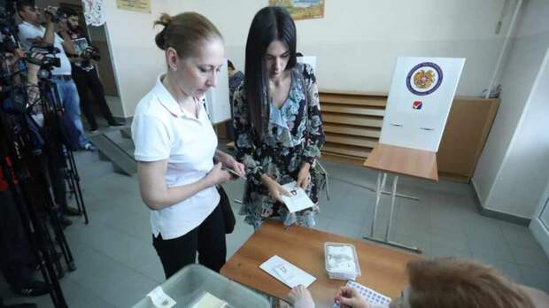 Наблюдатели от СНГ заявили о незначительных нарушениях на выборах в Армении