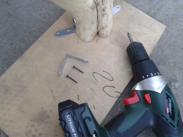 4. Набор инструментов прост. Уголки, сверло 2,5мм диаметром, шурупы 3мм диаметром и шуруповер. 4. Набор инструментов прост. Уголки, сверло 2,5мм диаметром, шурупы 3мм диаметром и шуруповер. животные, коты, своими руками, сделай сам