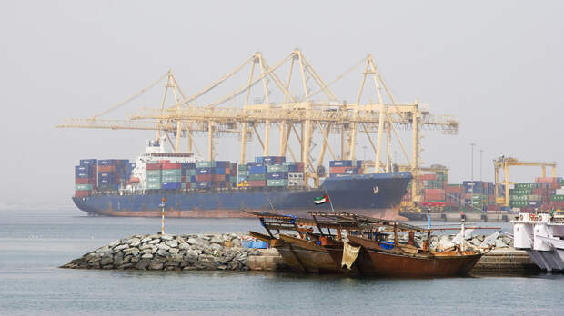 Bloomberg: порт Фуджайра в ОАЭ частично остановил работу после атаки дрона