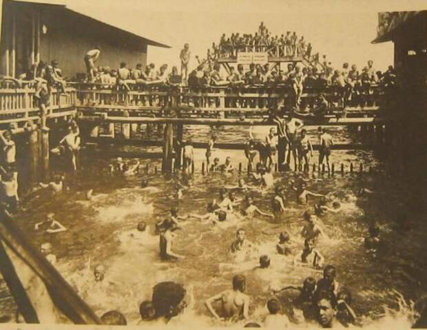 Бакинская общественная купальня. Азербайджан, Баку, 1930 год.