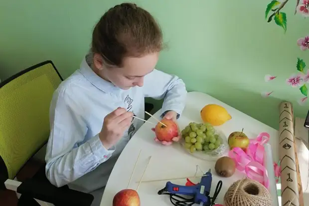 «Не единственный способ мотивировать детей»: почему некоторые школы в России отказываются от привычных оценок