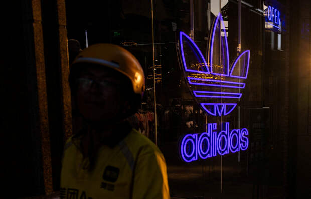 Покинувший Россию спортивный гигант столкнулся с падением акций