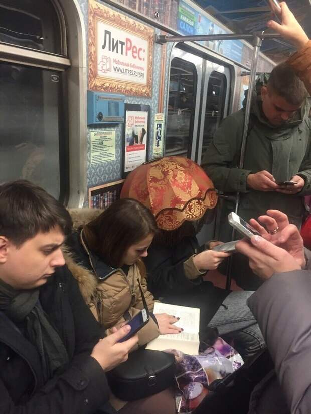 Фотография: 22 стильных пассажира метро Санкт-Петербурга №20 - BigPicture.ru