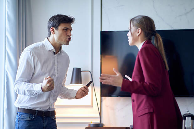 Психолог назвал мужчин главным источником конфликтов на работе и объяснил причину этого