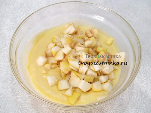 dobavlenie-narezannyx-kubikami-yablok