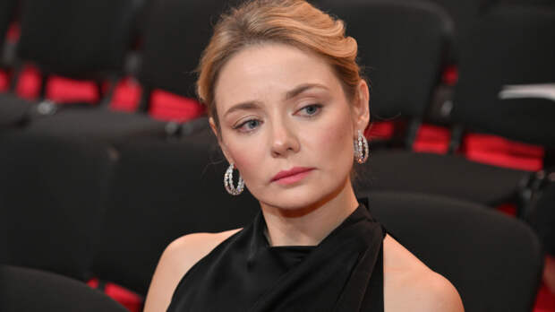 «Борюсь каждый день»: Разумовская о неуверенности в себе