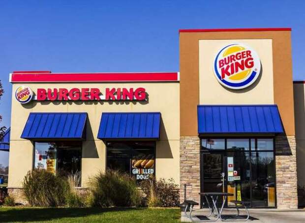 Заведение Burger King в Америке. /Фото: img-s-msn-com.akamaized.net