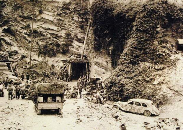 Вход в нацистскую подземную крепость в Шербуре, Франция. 27 июня 1944 года история, ретро, фото