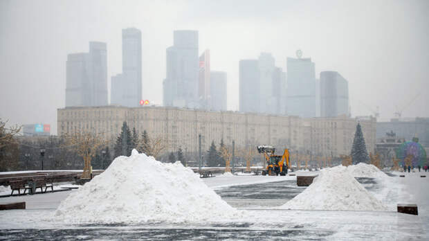Высота сугробов в Москве до конца недели уменьшится вдвое