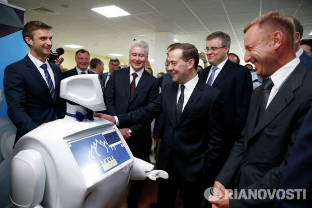 Рассказы Медведева про роботизацию – это бесстыдство, достойное и Гайдара