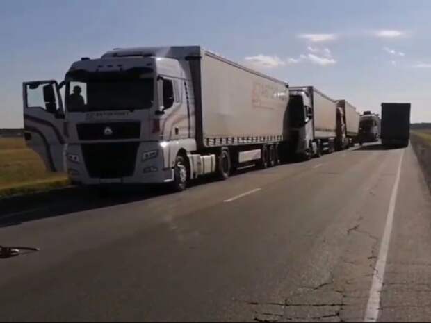 Под Челябинском ограничили проезд из-за аварии с пятью грузовиками