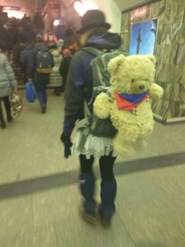 Модники и модницы в метро (24 фото)