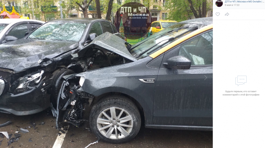 На Хорошевском шоссе припаркованный автомобиль попал в аварию