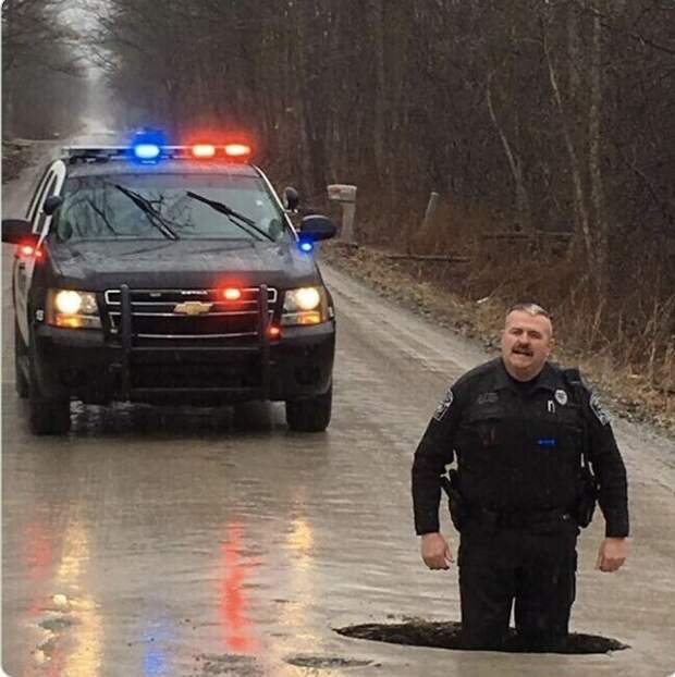 14. "Привет из Мичигана. Офицер городской полиции стоит в дорожной яме. Его рост - 196 см"