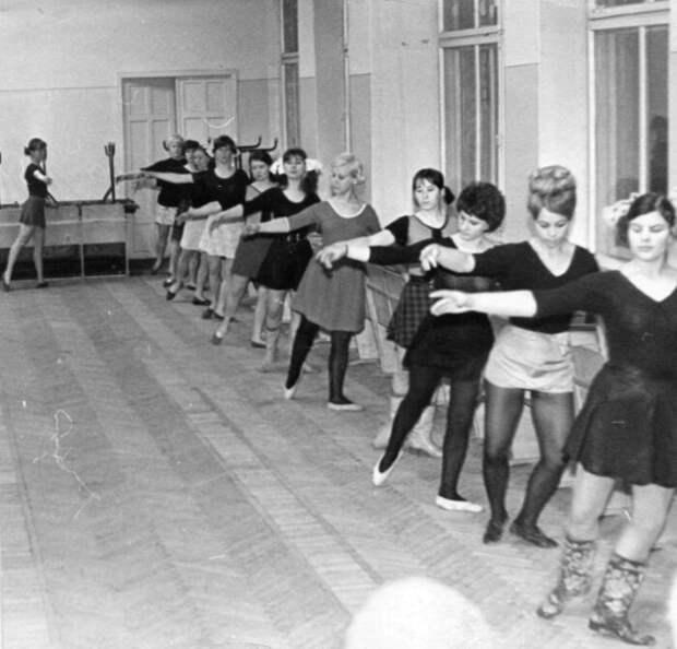 Танцевальная группа в городе Набережные челны, 1971 год здоровые, люди, ностальгия, ретро, советский спорт, спорт, фото