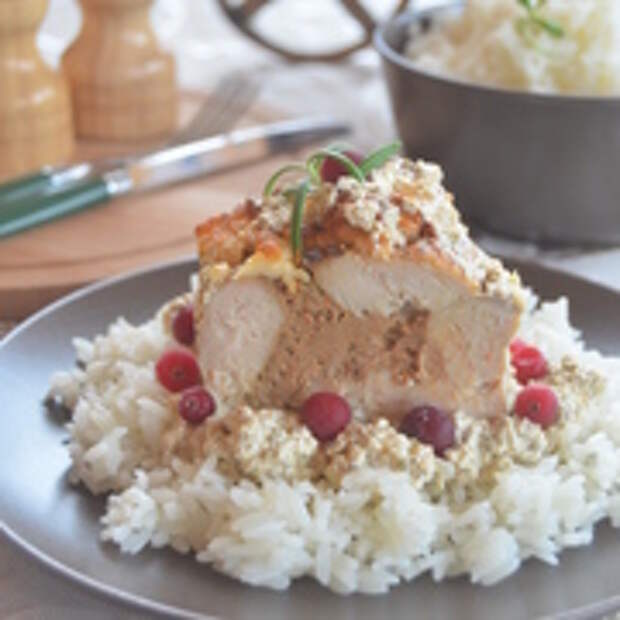 Куриная грудка фаршированная домашним паштетом, запеченная в сливочном соусе